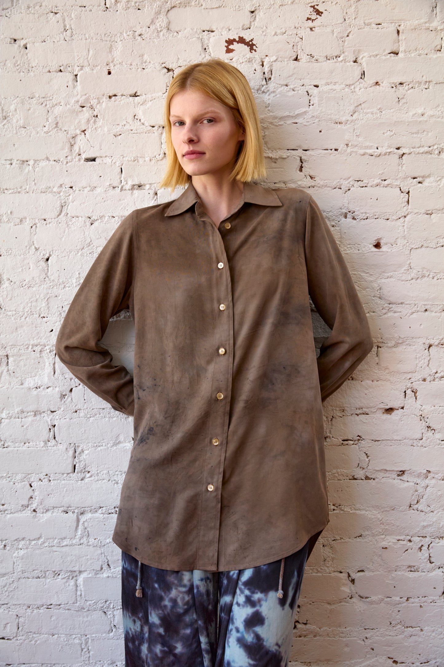 sample sale botanical button down in ash